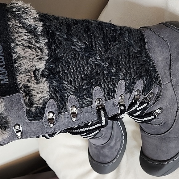 NEW Muk Luk Gwen Snowboots Rubber Tread Lace Up Style Spring Boots Tall Winter - Picture 8 of 15